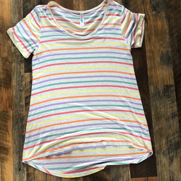 LuLaRoe classic tee - Picture 1 of 3